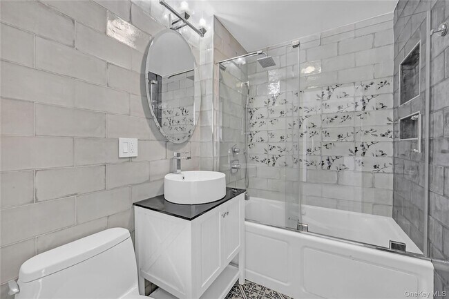 Foto del edificio - 4-74 48th Avenue Unit 25M