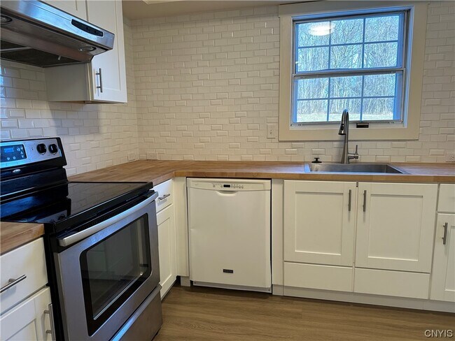 Building Photo - 229 Wildwood