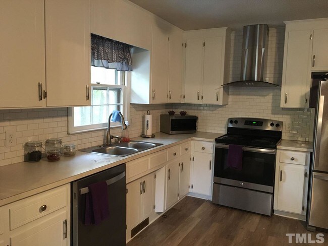 Foto del edificio - 8305 Bells Lake Rd