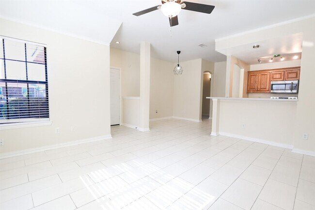 Foto del edificio - 5223 Jordan Ridge Dr