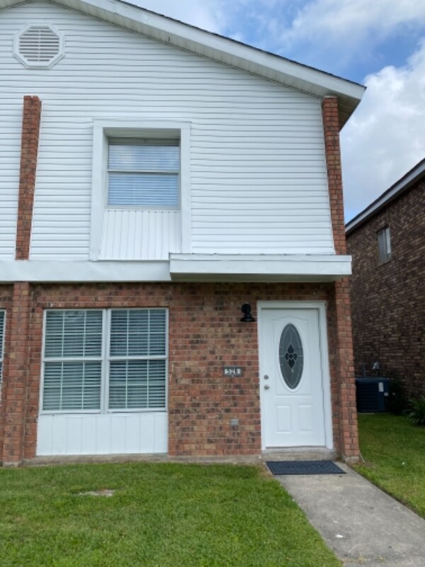 Building Photo - 526 Folse St