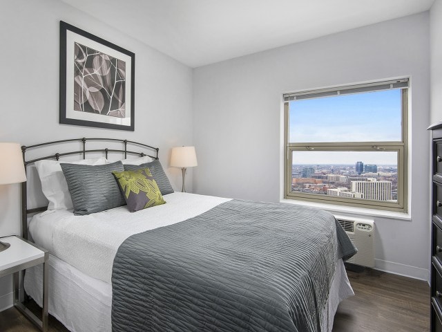 Photo - 912 N State St House