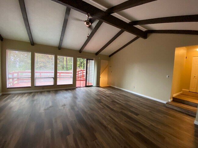 Building Photo - South Hills Retreat