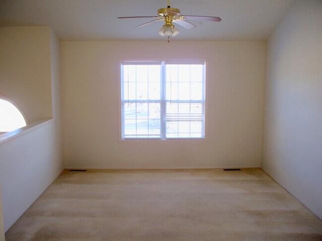 Foto del edificio - GET TWO WEEKS RENT FREE!