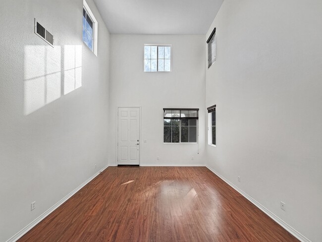 Building Photo - 748 Kirkwall Dr