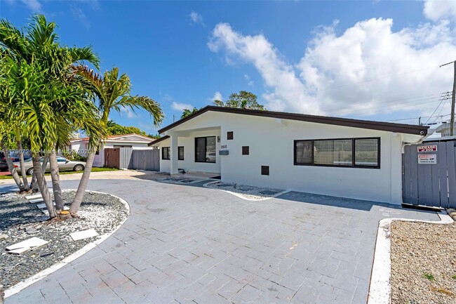 Foto del edificio - 2510 NE 215th St