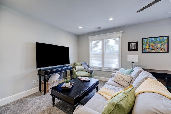 Building Photo - 516 Heights Blvd