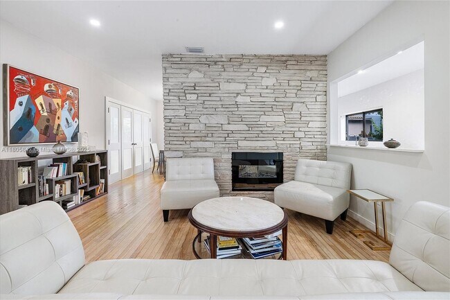Foto del edificio - 1064 NE 97th St