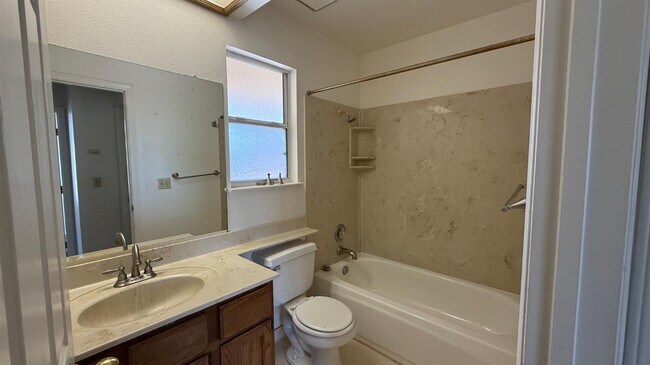 Building Photo - 777 E Encore Dr