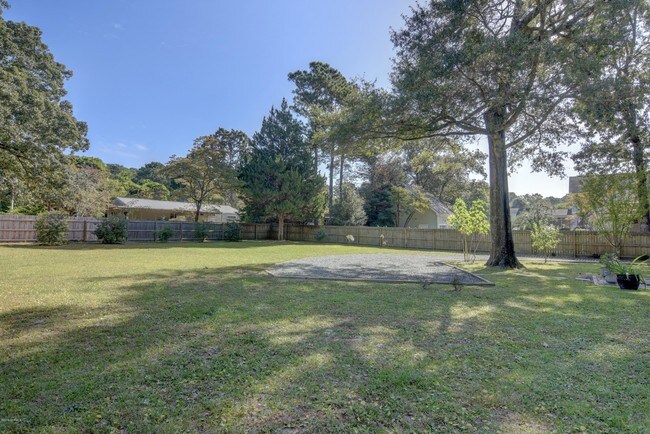 Building Photo - 144 Dogwood Dr