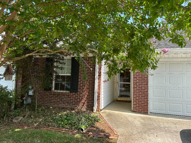 Building Photo - 568 Brookshire Way