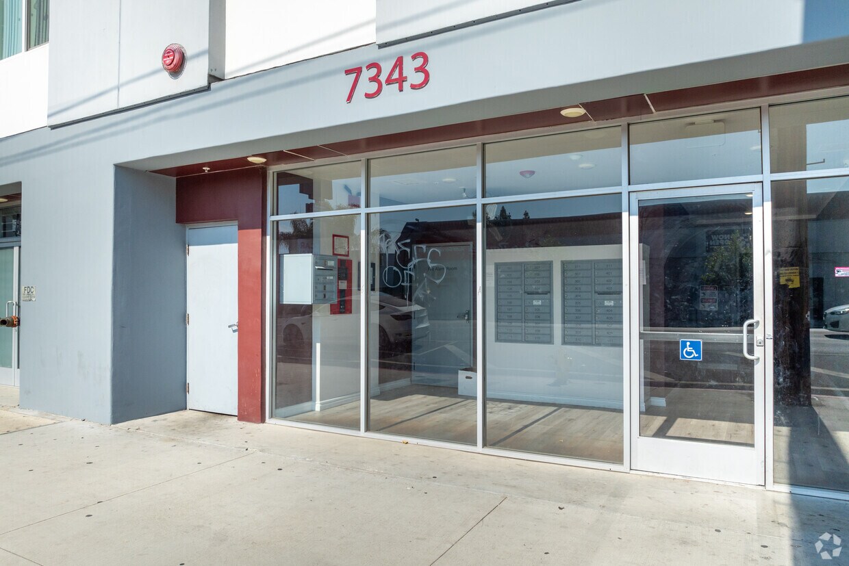 Foto del edificio - 7343 Reseda Blvd