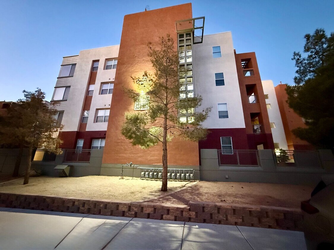 Primary Photo - 2/BD 2/BD Fully Furnished Condo with Upgra...