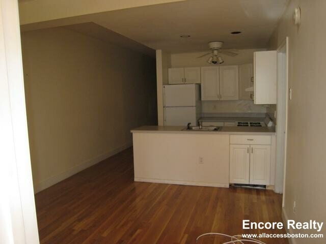 Building Photo - 62 Egmont St