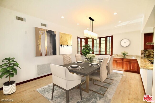 Foto del edificio - 4 br, 5 bath House - 19567 Oxnard St