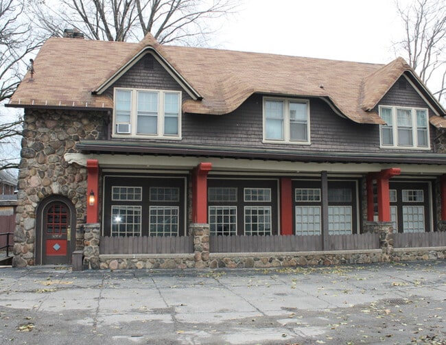 Building Photo - 520 W 6th St