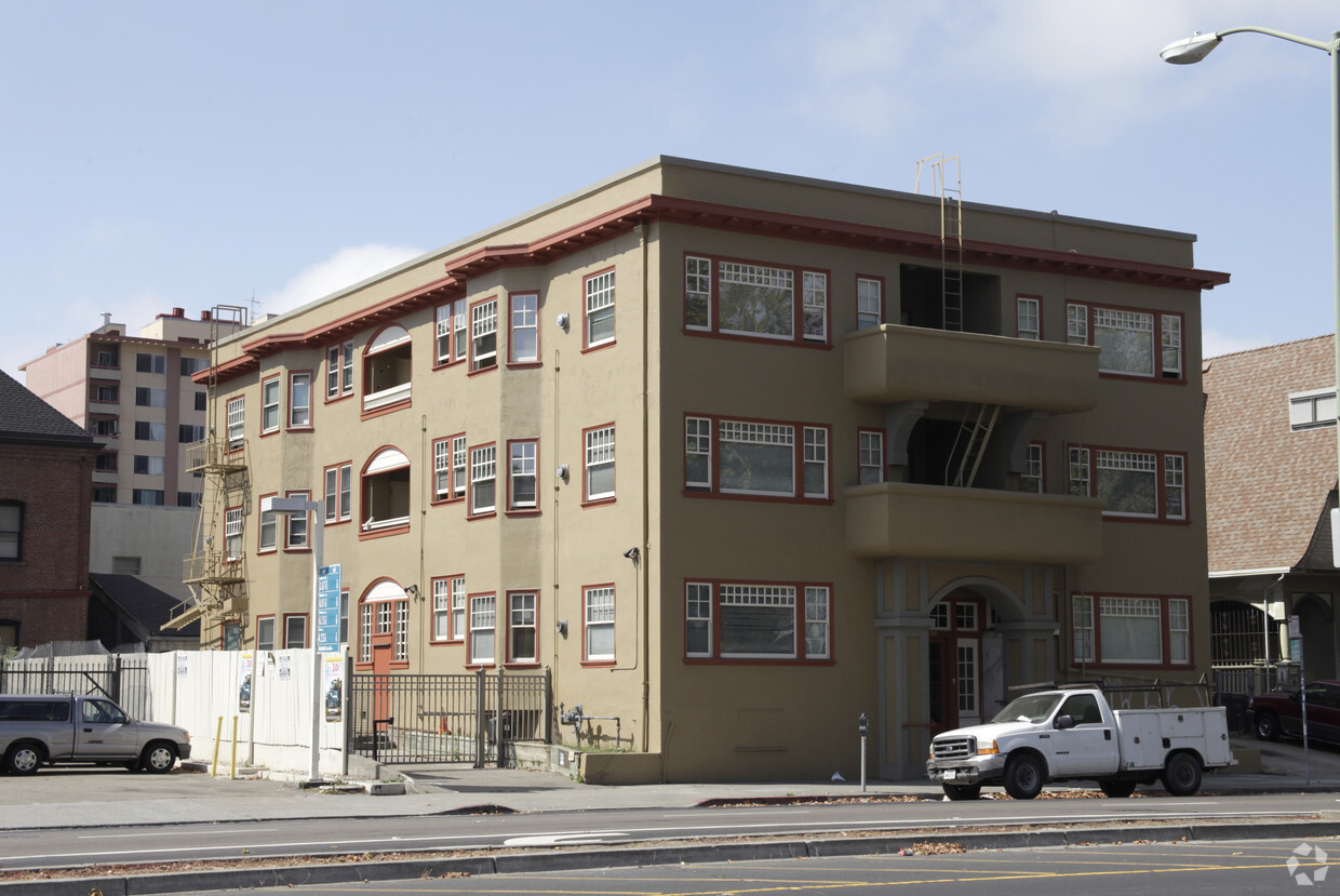 Primary Photo - 521 W Grand Ave