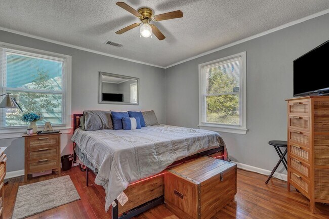 Foto del edificio - Charming 2BR House in Savannah