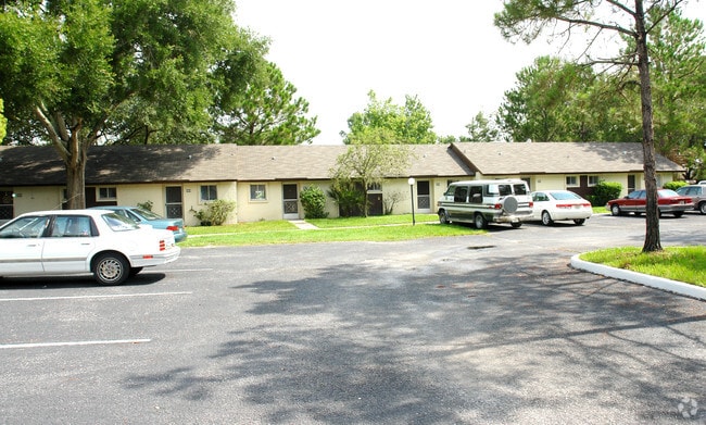 Building Photo - Lakeview Villas