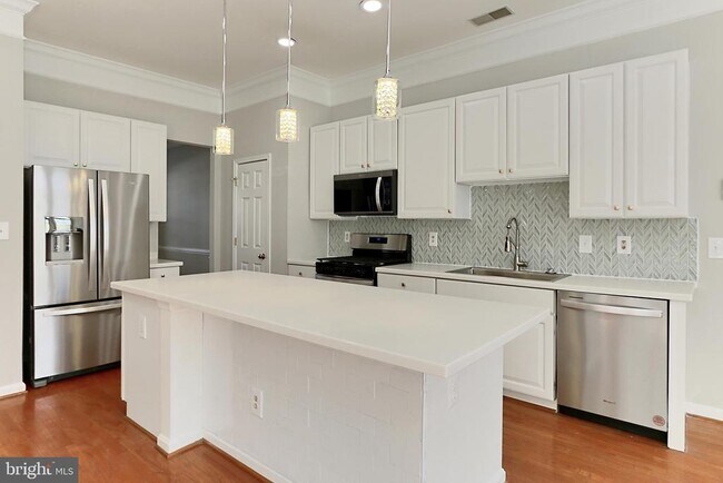 Foto del edificio - 26143 Nimbleton Square