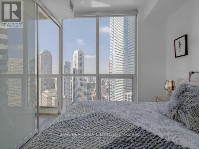 Photo du bâtiment - 45 Charles St E