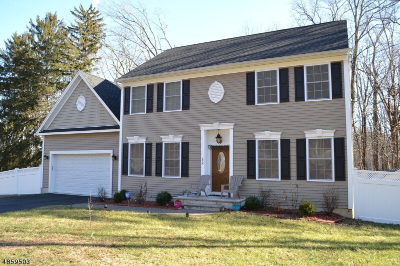 Foto principal - 180 Millbrook Ave