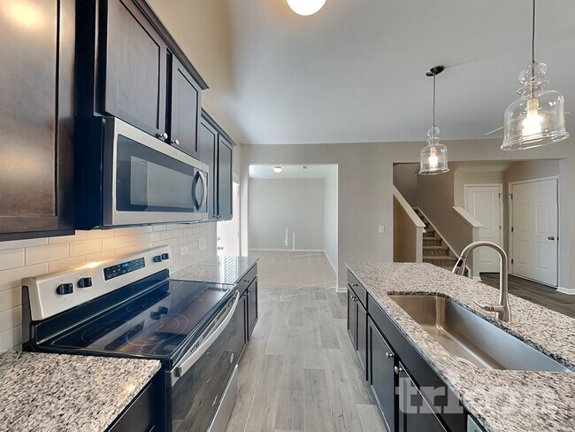 Foto del edificio - 635 Spencer Ln