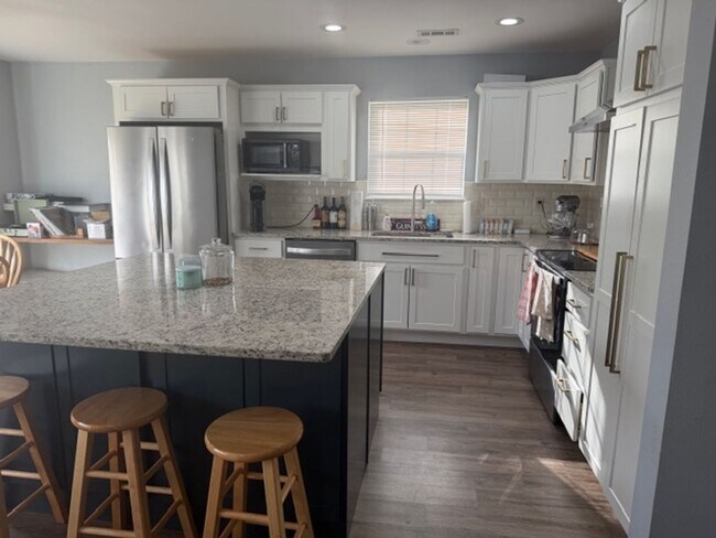 Foto del edificio - Beautiful 3/2 Avaliable April 20th