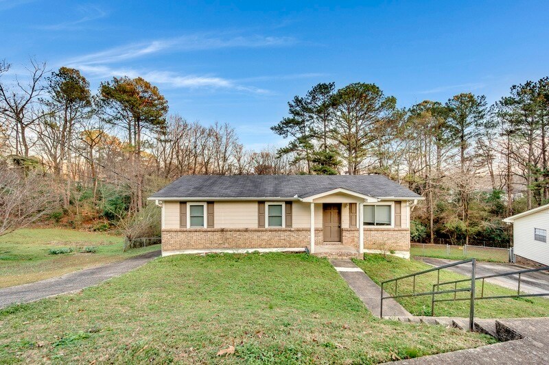 2105 5th Pl NE, Center Point, AL 35215 House Rental in Center Point