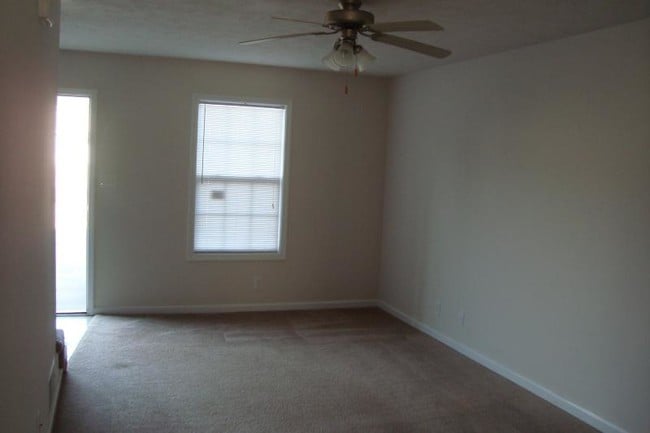 Building Photo - 1202 Ash Ridge Dr