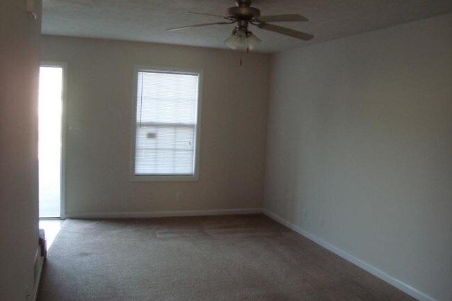 Foto del edificio - 1202 Ash Ridge Dr