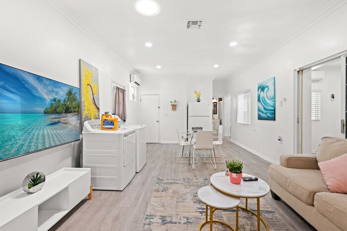 Foto principal - Fully Furnished 2BR Home w/ Private Entry ...