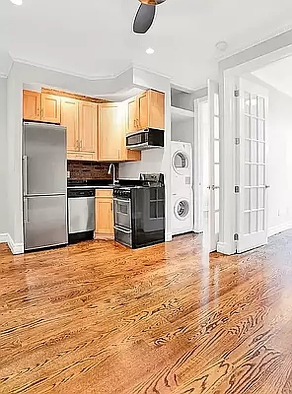 Foto del edificio - 326 E 35th St