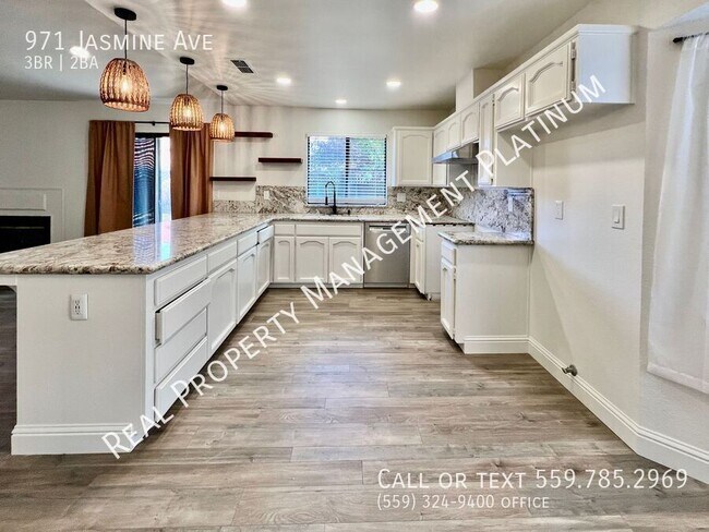 Foto del edificio - 971 Jasmine Ave