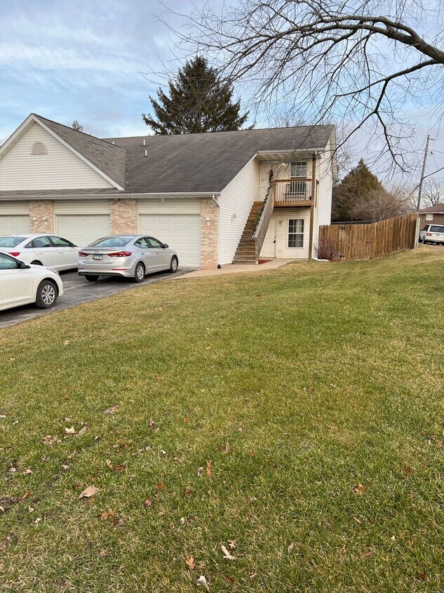 631 Donna Dr. Apartment for Rent in Rockford, IL