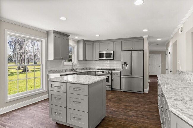 Building Photo - 421 Willowdale Blvd