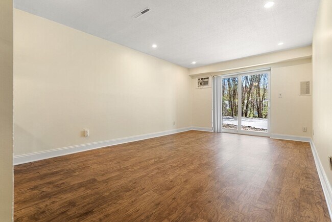 Foto del edificio - 3 Greenbriar Dr