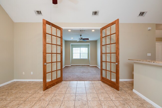 Building Photo - 3616 S Hampton Ct