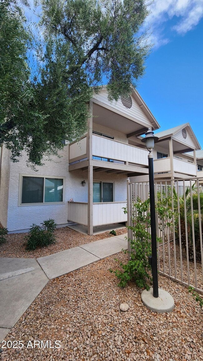 Building Photo - 616 S Hardy Dr