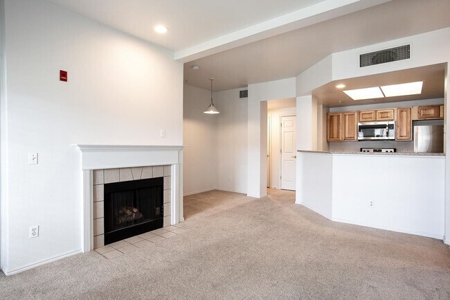 Building Photo - 2 Level Canyon Creek Condo