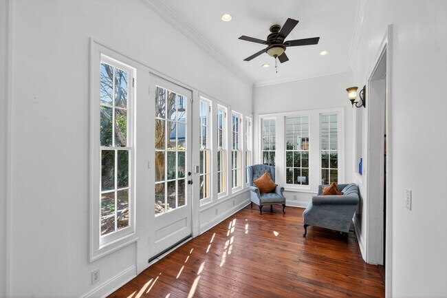 Foto del edificio - 1030 Burgundy St