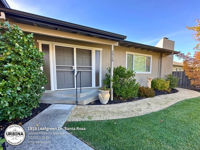 Foto del edificio - Move-In Ready 3-Bedroom Gem in Santa Rosa ...