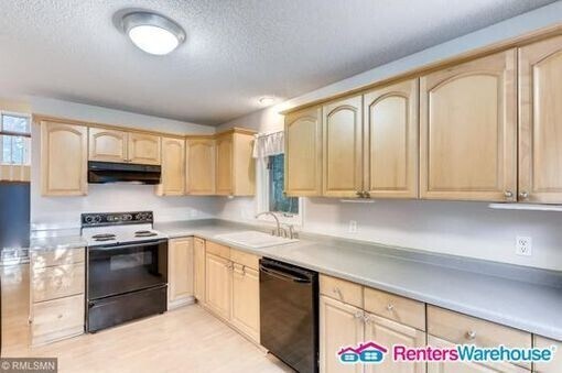 Foto del edificio - BEAUTIFUL 4BD/2BA HOME IN PLYMOUTH