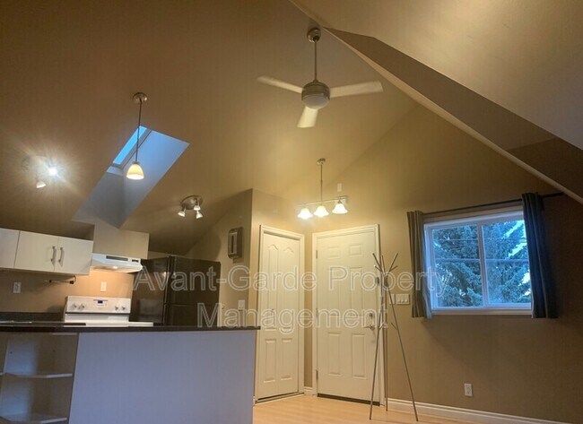 Photo du bâtiment - 9116-9194 94 Ave NW
