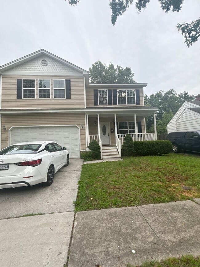 Building Photo - Spacious 4-Bedroom Home Near Base – No Tun...