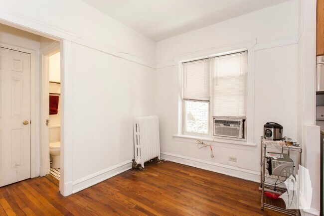 Building Photo - 512 W Deming Plz
