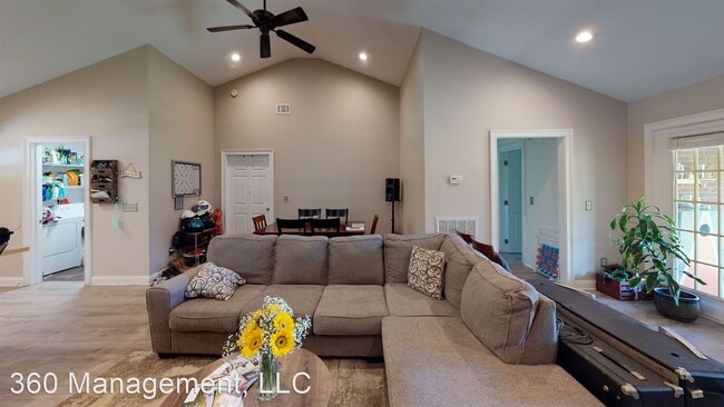 Building Photo - 4 br, 4 bath House - 802 W Longleaf Dr #47