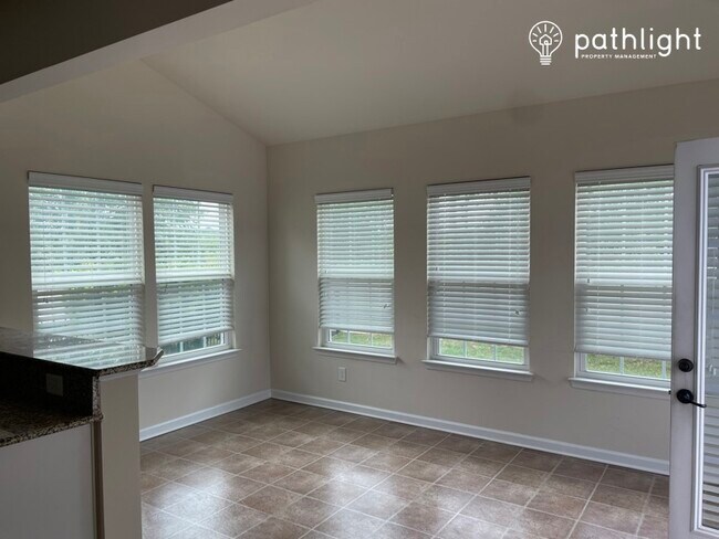 Foto del edificio - 4449 Roundwood Ct