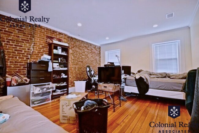 Building Photo - 1622 Beacon St