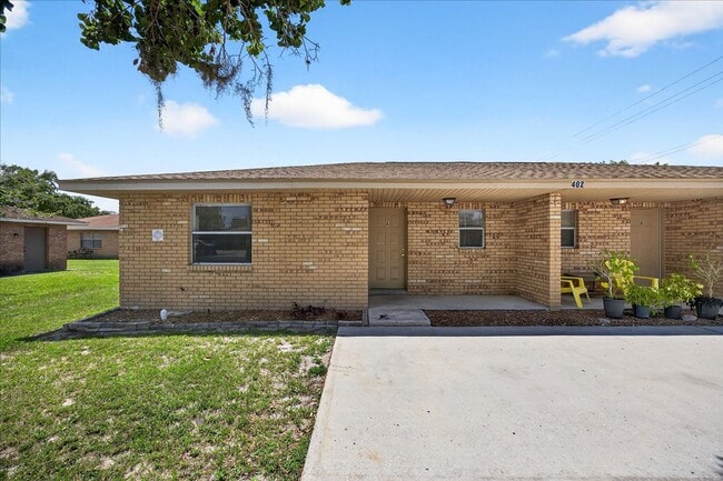 Building Photo - 402 Big Cedar Way